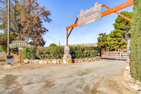 Near Hiking and Golf Cozy Cottage in Morgan Hill! House in San Jose