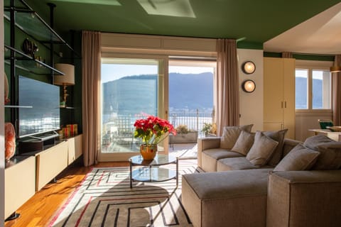 Communal lounge/ TV room, Natural landscape