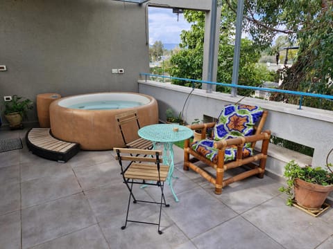 Hot Tub, Hot Tub