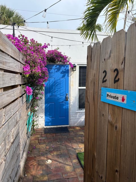 Keese's Cottages by the Ocean Apartment in Lauderdale-by-the-Sea