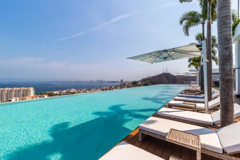 Natural landscape, Sea view, Swimming pool, Swimming pool, sunbed