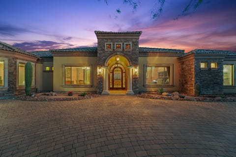 Luxurious Tuscan-style Villa with magnificent panoramic views Villa in Gold Canyon