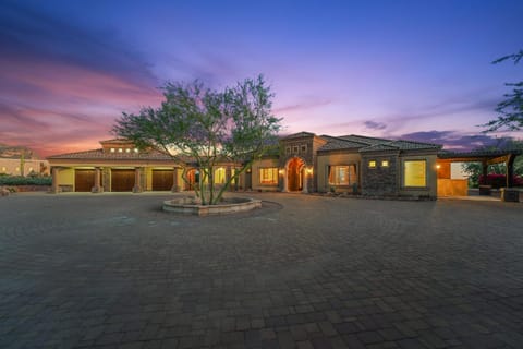 Luxurious Tuscan-style Villa with magnificent panoramic views Villa in Gold Canyon