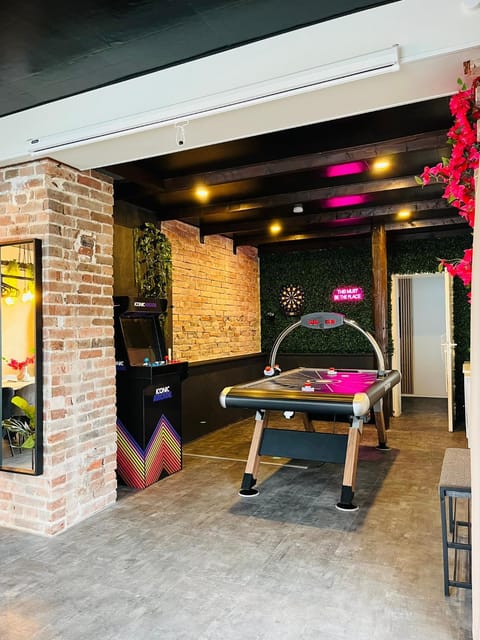 Darts, Game Room