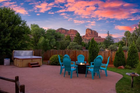 Castle Rock Views Sedona Retreat with Hot Tub! House in Village of Oak Creek