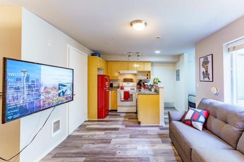 SpaceNeedleNest, Retro Chic, Free Parking-Rooftop Apartment in Belltown