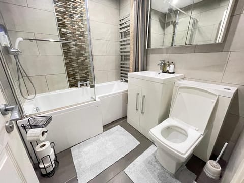 The Crib 1 Vacation rental in Stretford