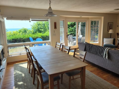 Great Lakes Getaway - Incredible Lakefront! House in Frankfort