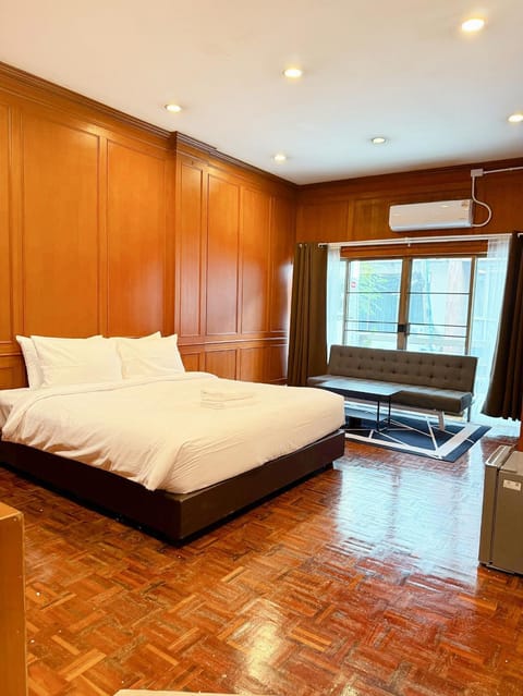 TV and multimedia, Photo of the whole room, Bedroom, wardrobe, air conditioner