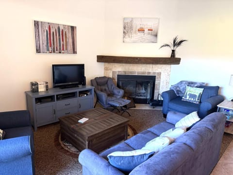 2 BR Condo Mountain Views At Jiminy Peak- Sleeps 7 House in Lanesborough