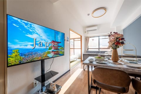 Communal lounge/ TV room, TV and multimedia, Dining area, Evening entertainment