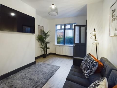 Cozy 2 Bedroom House Near bustling Lisburn Road Apartment in Belfast