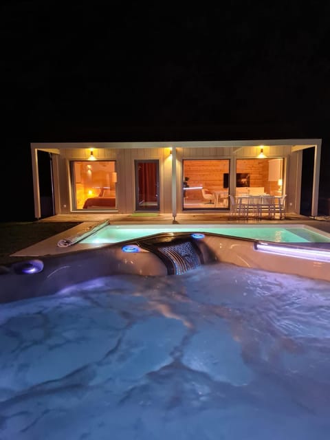 Hot Tub, Pool view