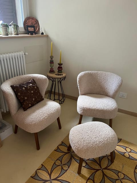 Seating area, internet