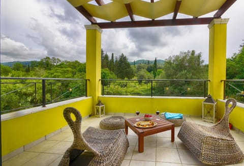 Natural landscape, View (from property/room), Balcony/Terrace, Seating area, Mountain view