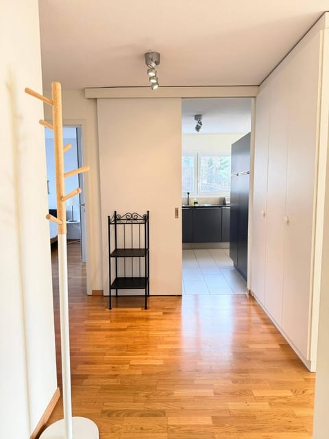 179 Comfortable sunny quiet good location and free parking included Apartment in Lausanne