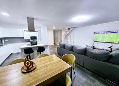 TV and multimedia, Kitchen or kitchenette, Seating area, Dining area