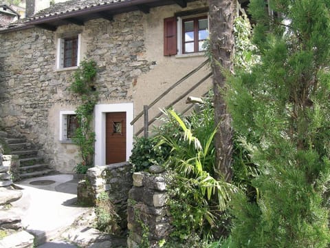 Al Torchio by Fewotessin House in Locarno