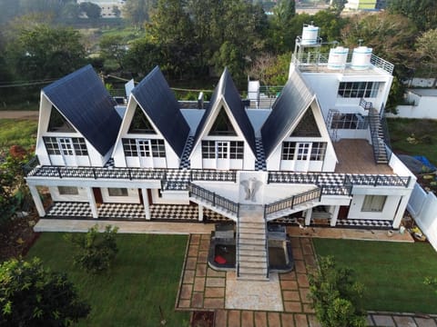 Property building, Day, Garden, Garden view