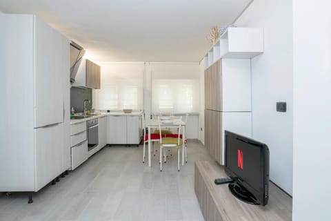 Kitchen or kitchenette, Living room, Seating area, kitchen