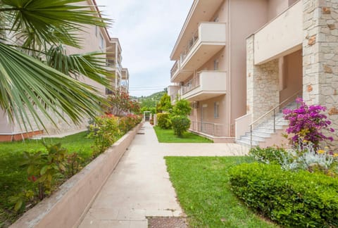 Property building, Spring, Day, Garden, Garden view