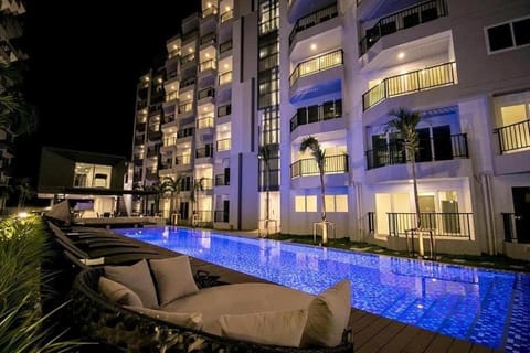 Swimming pool, sunbed