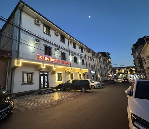 Property building, Night, Neighbourhood, City view, Street view, Location, Parking