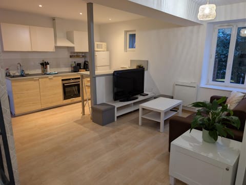 Kitchen or kitchenette, Living room, Lounge or bar