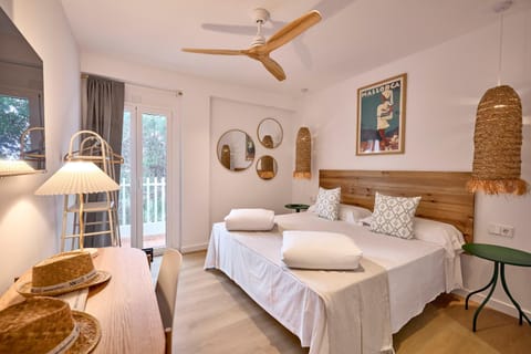 Bed, TV and multimedia, Balcony/Terrace, Photo of the whole room, Bedroom, internet, towels, air conditioner