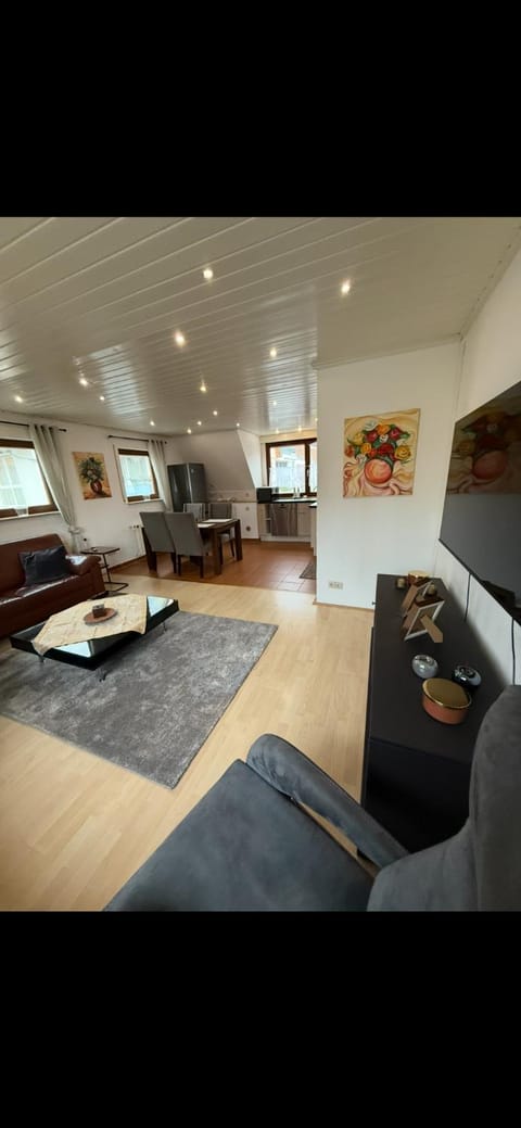 Exklusive vollmöbilierte Wohnung Nähe Daimler Apartment in Böblingen