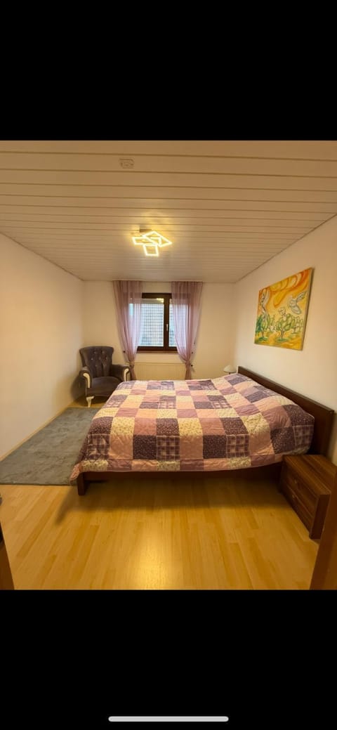 Exklusive vollmöbilierte Wohnung Nähe Daimler Apartment in Böblingen