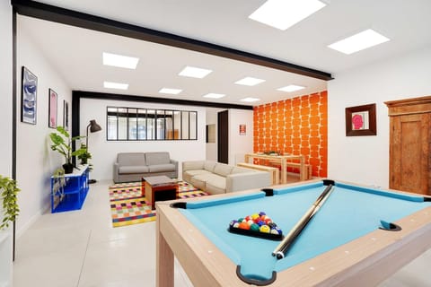 Billiard, Game Room, Living room, Seating area