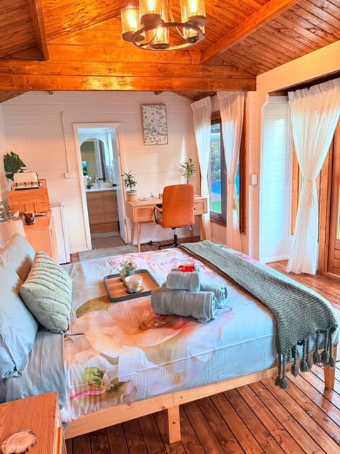 Bed, Seating area, Bedroom