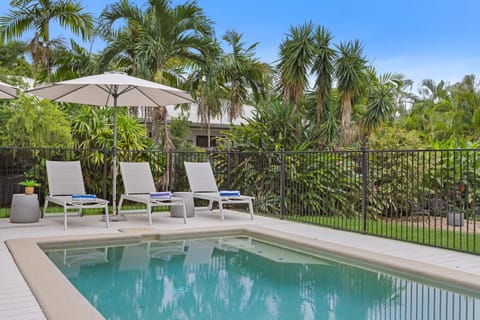 Day, Garden, Garden view, Pool view, Swimming pool, sunbed