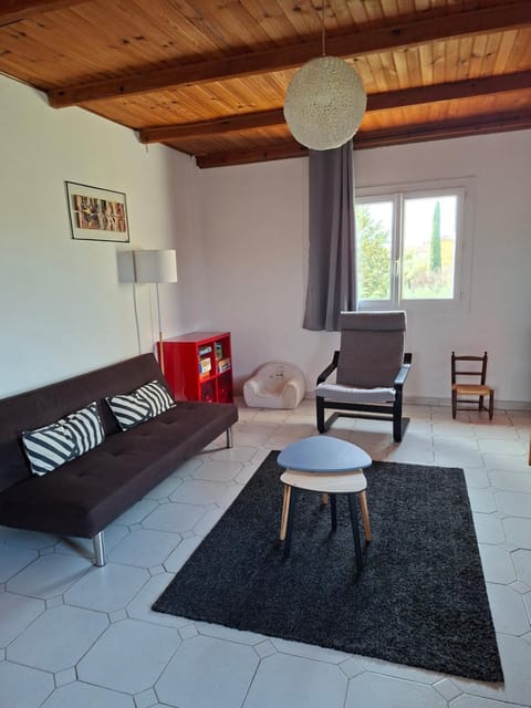 Appartement avec grand jardin et parking, Uzès Apartment in Uzes