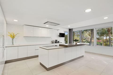 Villa Anna Pool Gym Cinema Spa Pool 7 Bedrooms Villa in Marbella