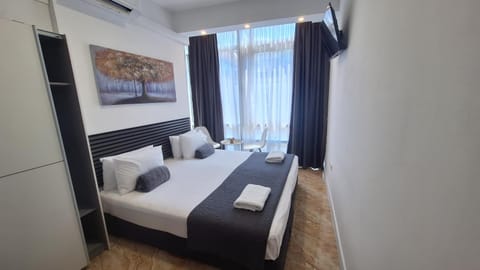 Bed, TV and multimedia, Balcony/Terrace, Photo of the whole room, Bedroom, internet, internet, internet, towels, wardrobe, elevator, air conditioner