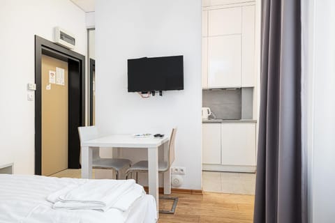 Bed, TV and multimedia, Kitchen or kitchenette