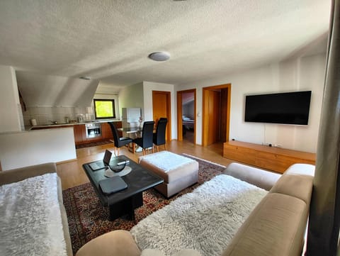 Communal lounge/ TV room, TV and multimedia, Living room, Seating area, Evening entertainment
