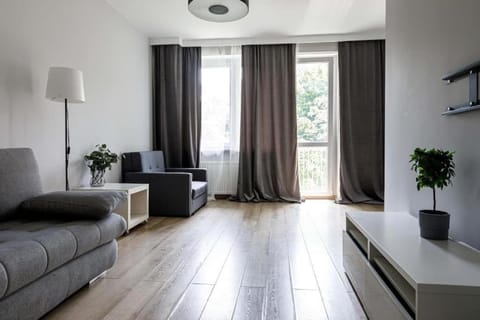 Bed, TV and multimedia, Living room, Photo of the whole room, Seating area, Bedroom