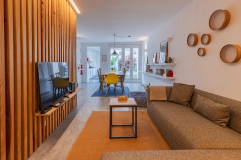 TV and multimedia, Living room, Seating area