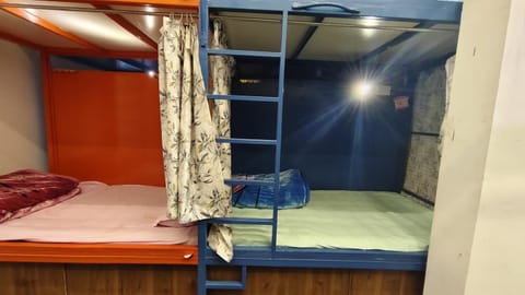 Bedroom, bunk bed