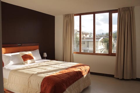 Bedroom, Mountain view