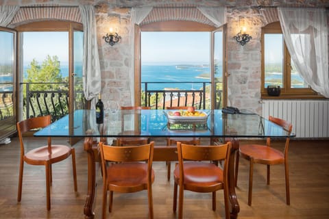 Natural landscape, View (from property/room), Dining area, Sea view