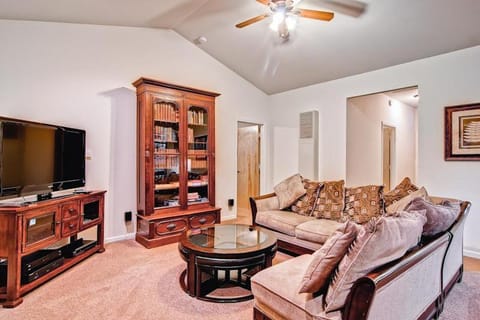 Eagles Nest House in Yosemite Park Way