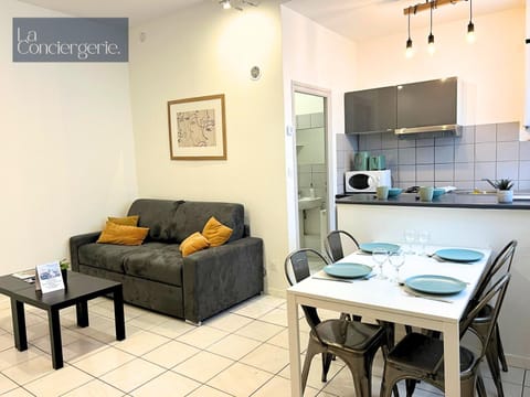 Living room, Dining area