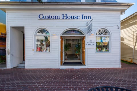 Custom House Inn All Apartment in Key West