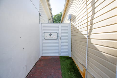 Custom House Inn All Apartment in Key West