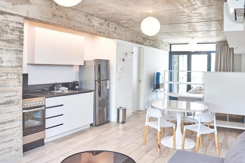 Kitchen or kitchenette, Dining area, oven, stove