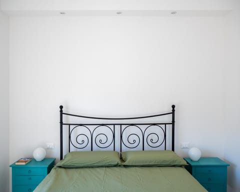 Camera Matrimoniale con bagno privato-struttura condivisa con Host-CASA ENEA Vacation rental in Florence